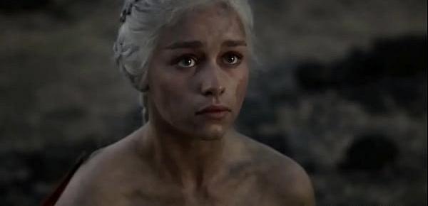  Emilia Clarke Fully Nude in Game of Thrones